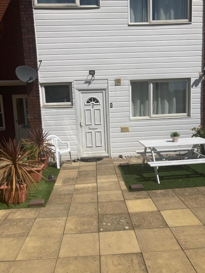 6 Bed House 3 Bathrooms Good Transport Links To London, Free Parking Londres